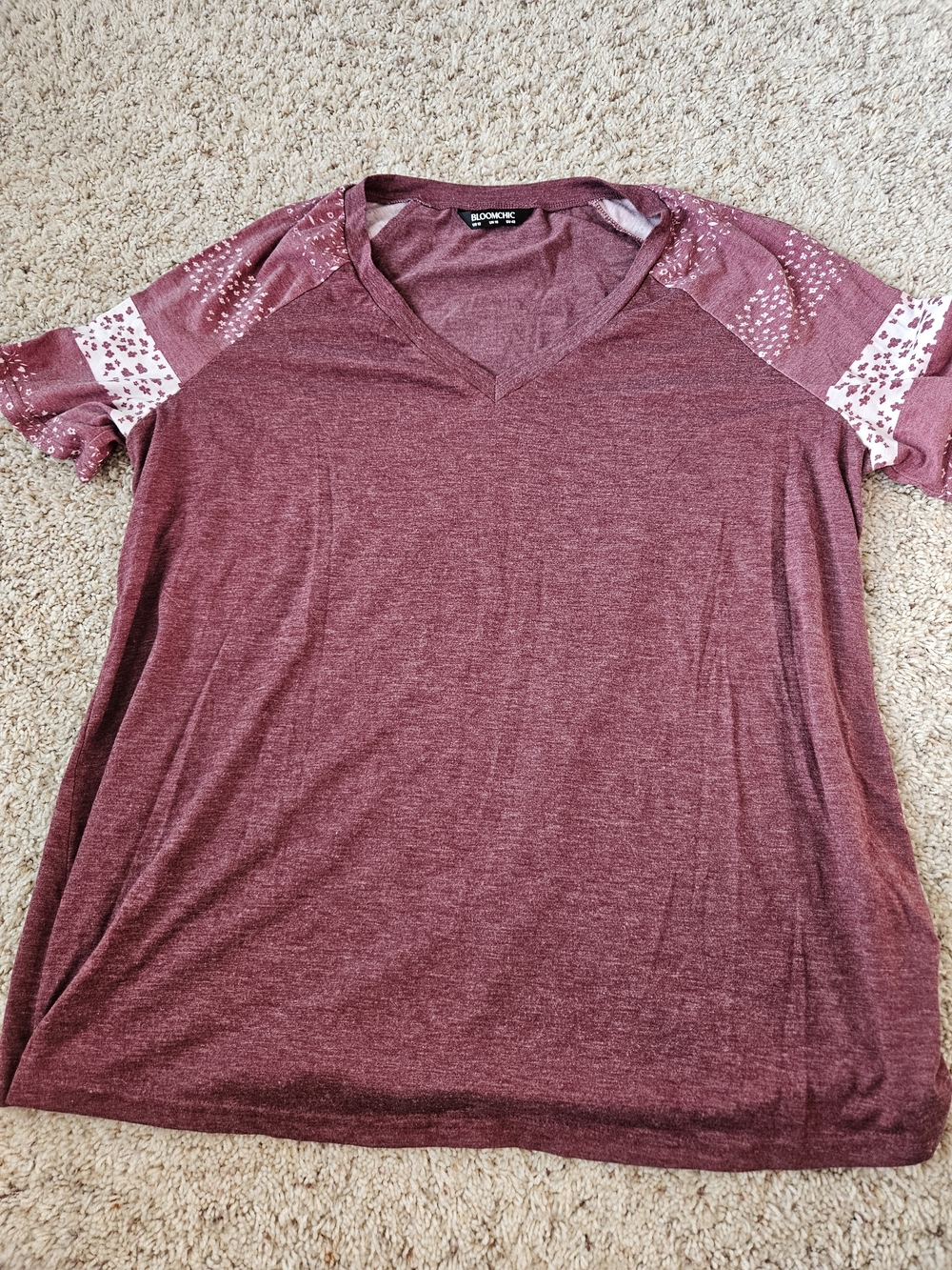 BloomChic V-Neck Short Sleeve Top in Burgundy with Printed Sleeve Accents